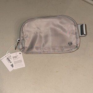 Lululemon Everywhere Belt Bag – Grey – Unisex – One Size